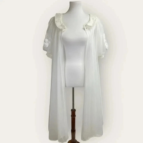 SOLD - Vintage Sheer Chiffon Peignoir robe. Boudoir Creamy White Bridal 1960’s - Picture 2 of 16